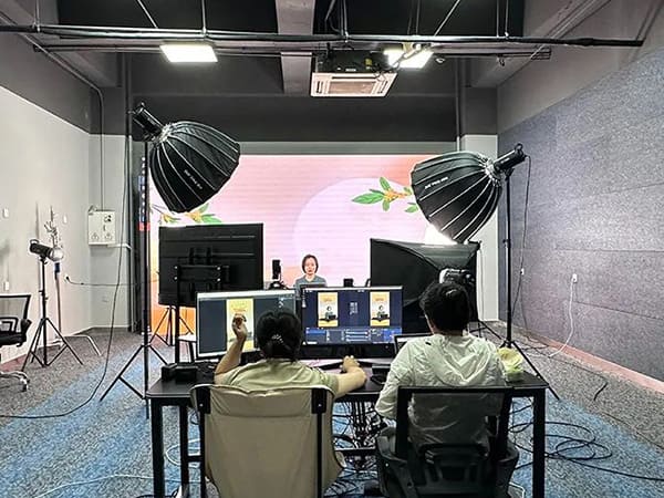 Milestrong COB LED Display and Indoor LED Display: Redefining Live Streaming Stud