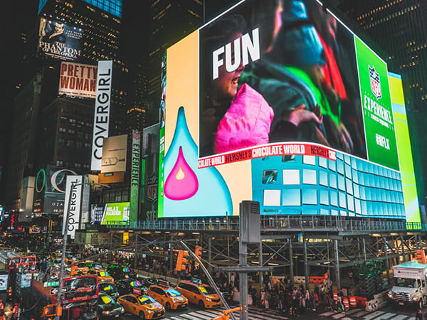 Maximizing Advertising Impact with Milestrong's Outdoor Jumbotron Screens and Tra