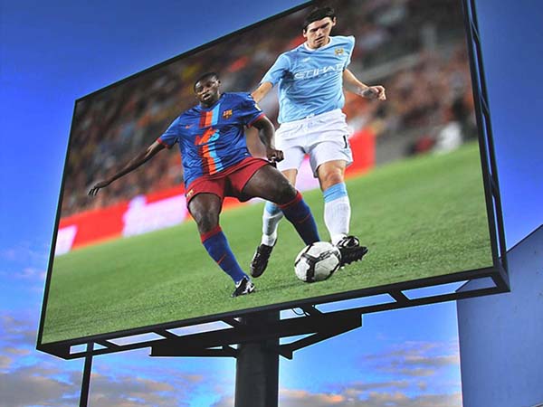 Improving Stadium Visibility with Pole-Mounted Outdoor LED Displays SL Series fro