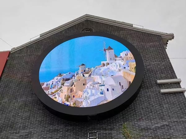 A Waterproof Outdoor Circular LED Display Enhances the Beauty of a Cultural Touri
