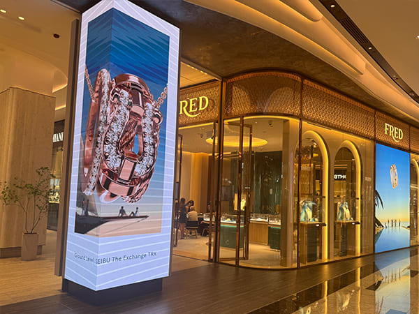 Gleaming Visual Innovation through the MS Series Right-Angle LED Display for Shopping Malls