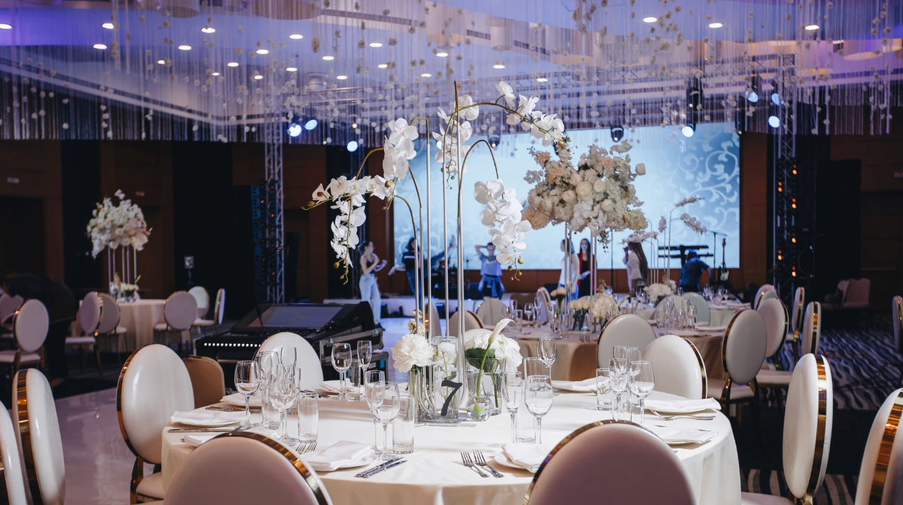 LED Displays used in Hotel Banquet Halls: How to Enhance the Visual Effect?