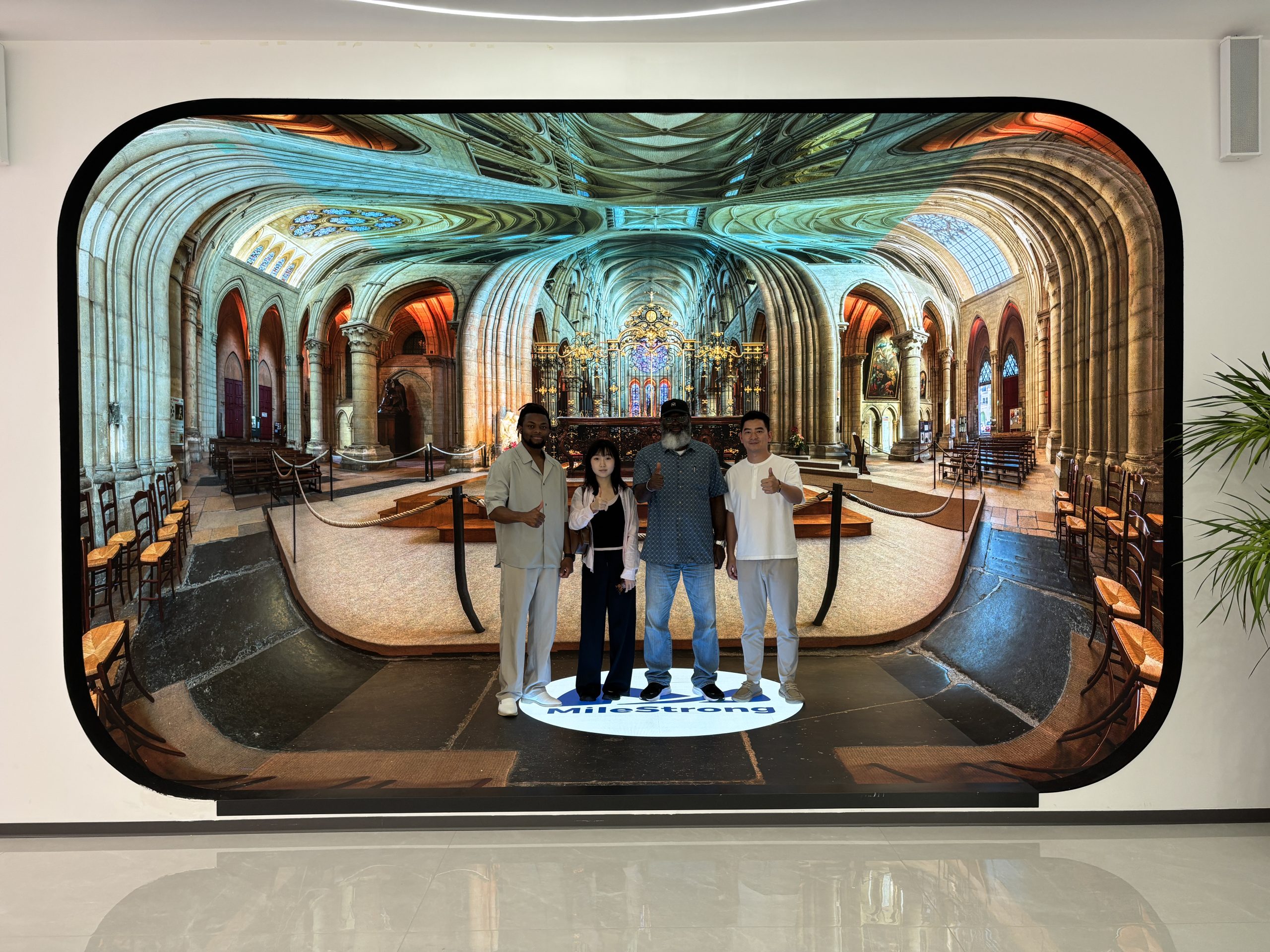 US Clients Visit MileStrong LED Display Showroom in Changsha